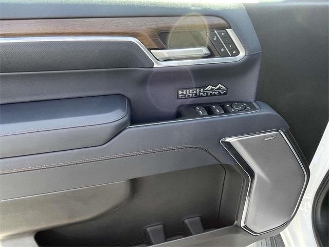 Photo of 2022 Iridescent Pearl Tricoat Chevrolet Silverado 1500