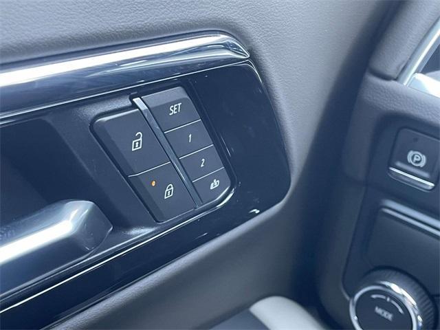 Photo of 2025 Summit White Chevrolet Tahoe