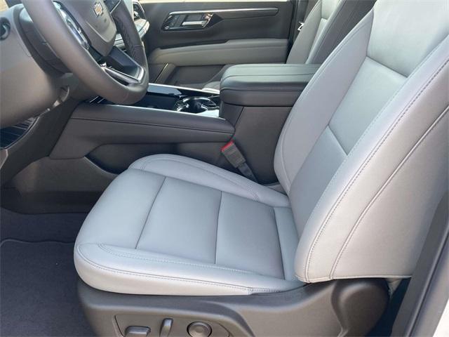 Photo of 2025 Summit White Chevrolet Tahoe