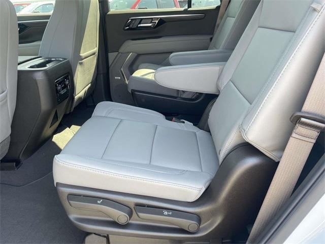 Photo of 2025 Summit White Chevrolet Tahoe