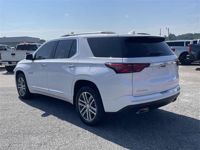 Photo of 2023 Iridescent Pearl Tricoat Chevrolet Traverse
