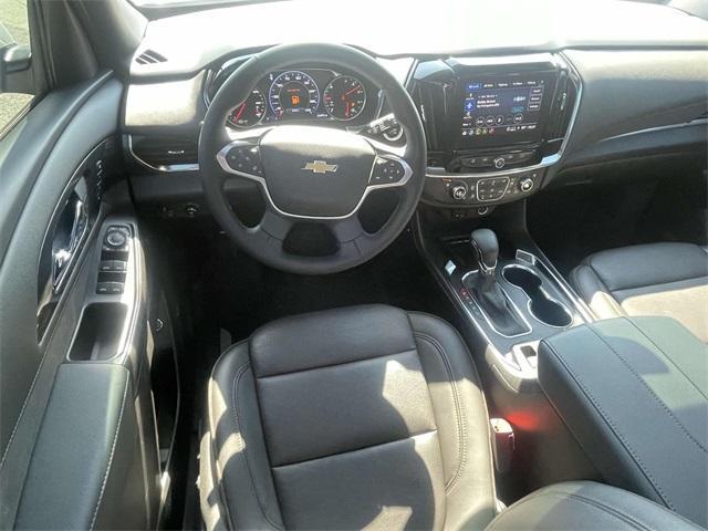Photo of 2023 Iridescent Pearl Tricoat Chevrolet Traverse