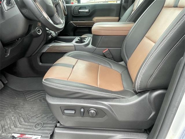 Photo of 2023 Silver Ice Metallic Chevrolet Silverado 3500