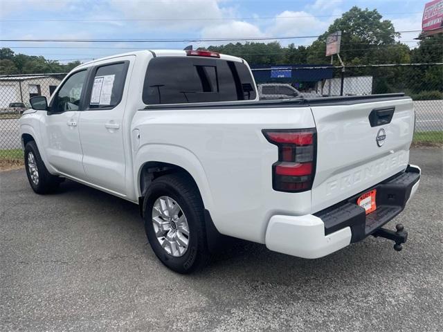 Photo of 2024 Glacier White Nissan Frontier