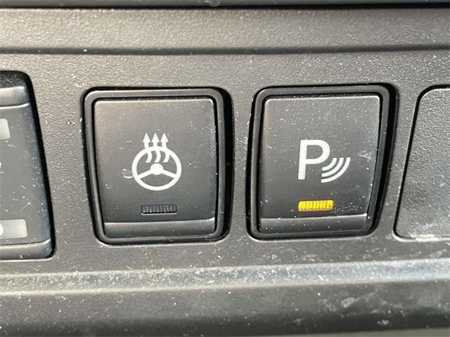 Photo of 2024 Glacier White Nissan Frontier