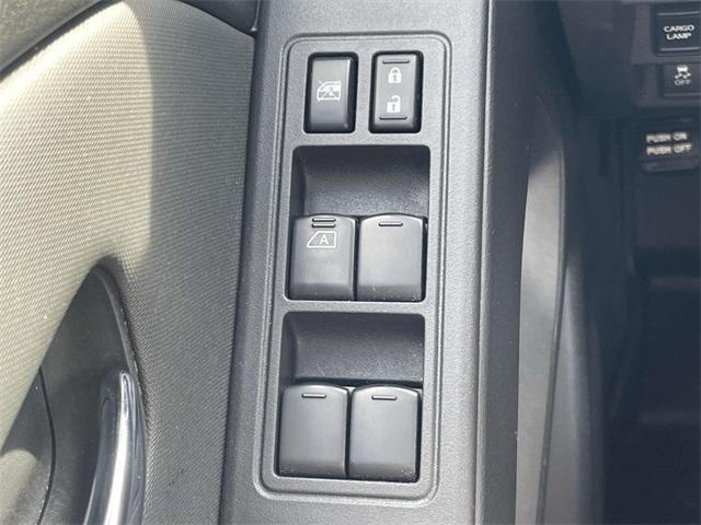 Photo of 2024 Glacier White Nissan Frontier