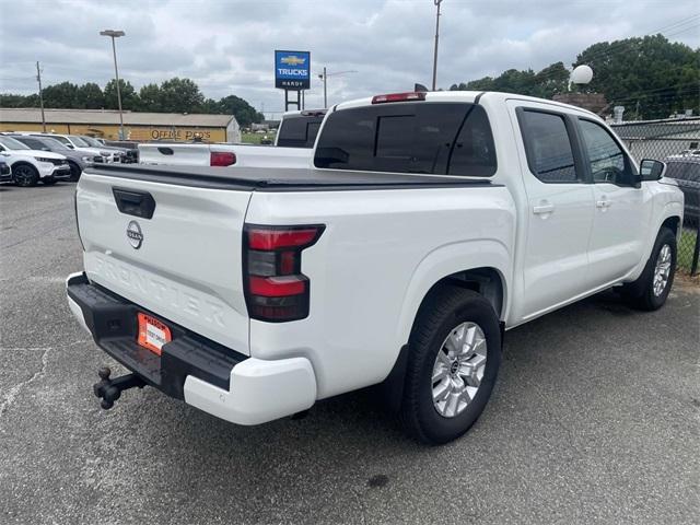 Photo of 2024 Glacier White Nissan Frontier