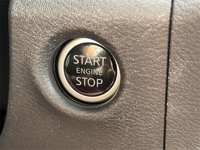 Photo of 2024 Glacier White Nissan Frontier