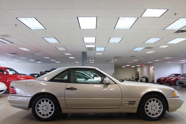 Photo of 1997 Champagne Mercedes-Benz SL-Class
