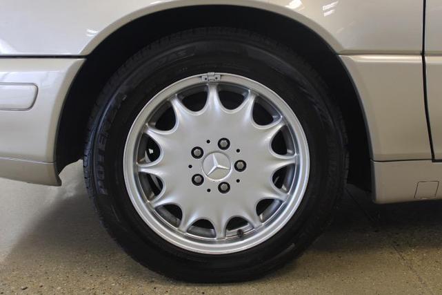 Photo of 1997 Champagne Mercedes-Benz SL-Class