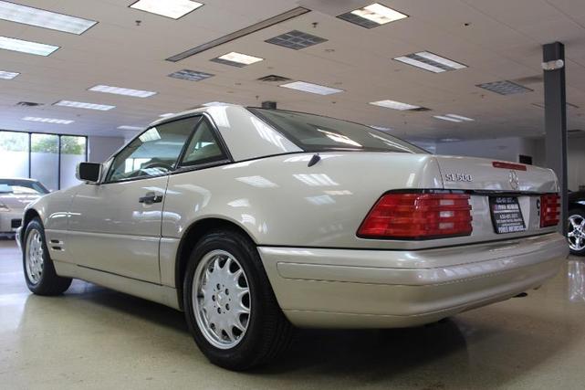 Photo of 1997 Champagne Mercedes-Benz SL-Class