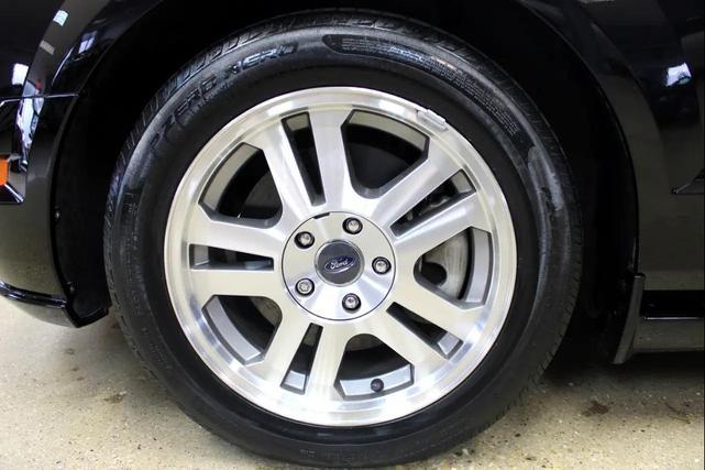 Photo of 2005 Black Clearcoat Ford Mustang