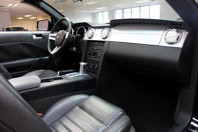Photo of 2005 Black Clearcoat Ford Mustang