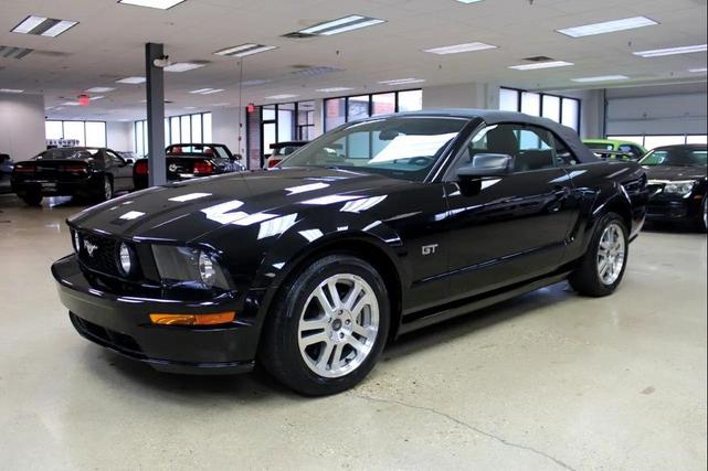 Photo of 2005 Black Clearcoat Ford Mustang