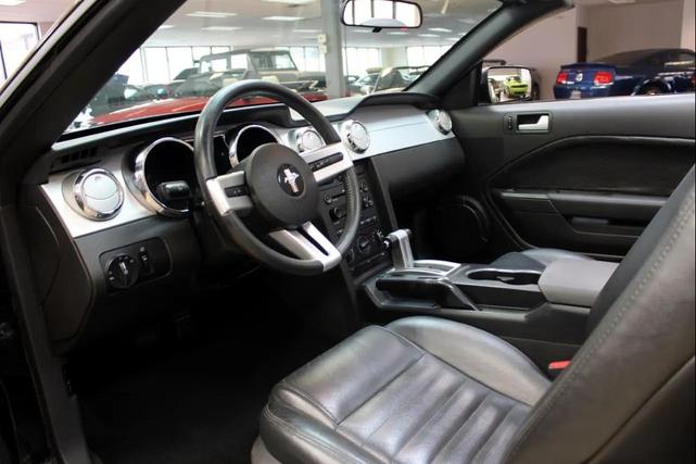 Photo of 2005 Black Clearcoat Ford Mustang