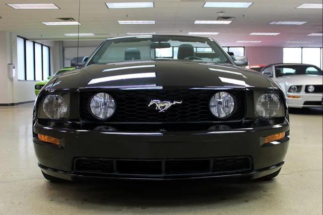 Photo of 2005 Black Clearcoat Ford Mustang