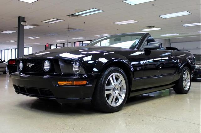 Photo of 2005 Black Clearcoat Ford Mustang