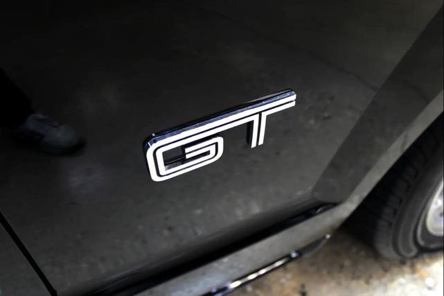 Photo of 2005 Black Clearcoat Ford Mustang