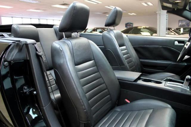 Photo of 2005 Black Clearcoat Ford Mustang