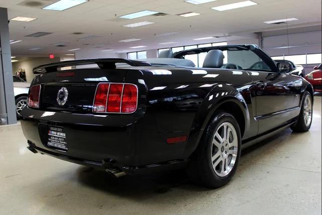 Photo of 2005 Black Clearcoat Ford Mustang