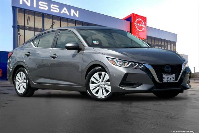 Photo of 2023 Gun Metallic Nissan Sentra