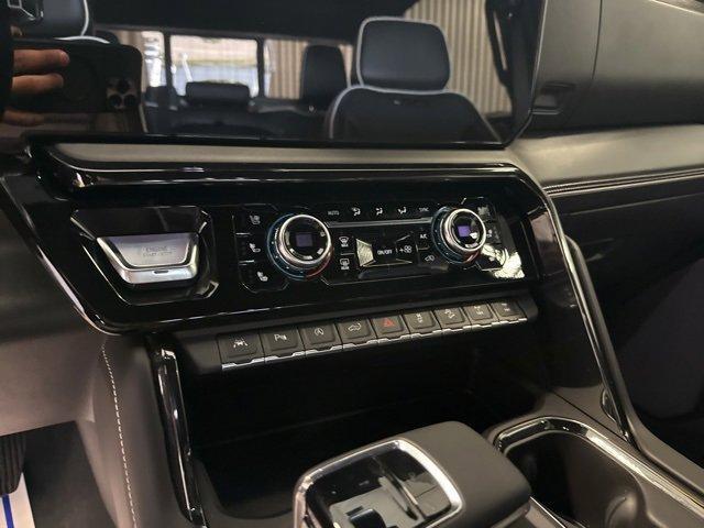 Photo of 2023 Summit White GMC Sierra 1500