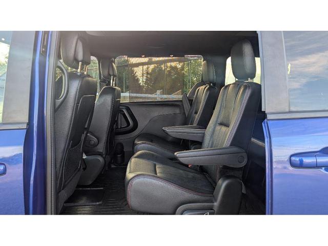 Photo of 2019 Indigo Blue Clearcoat Dodge Grand Caravan