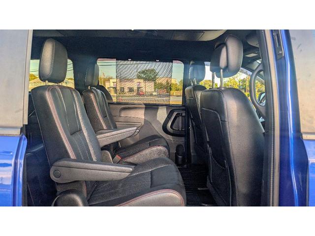 Photo of 2019 Indigo Blue Clearcoat Dodge Grand Caravan