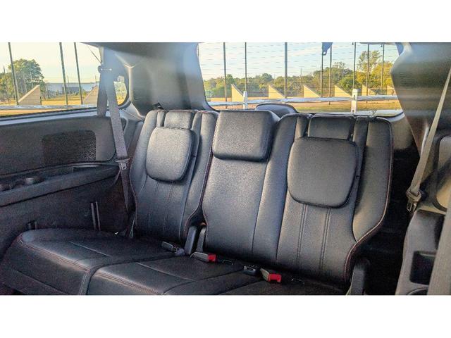 Photo of 2019 Indigo Blue Clearcoat Dodge Grand Caravan