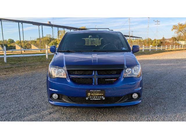 Photo of 2019 Indigo Blue Clearcoat Dodge Grand Caravan