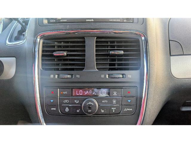 Photo of 2019 Indigo Blue Clearcoat Dodge Grand Caravan