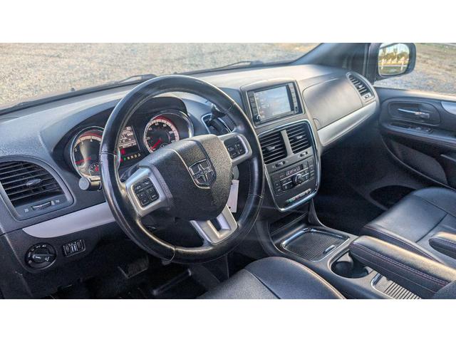 Photo of 2019 Indigo Blue Clearcoat Dodge Grand Caravan