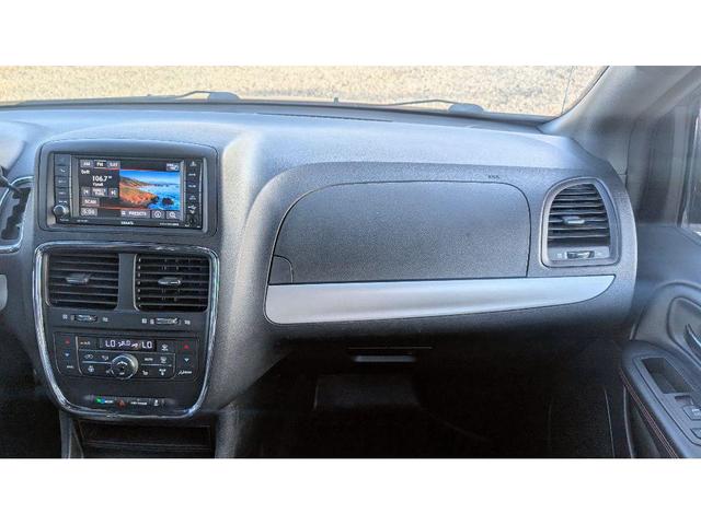 Photo of 2019 Indigo Blue Clearcoat Dodge Grand Caravan