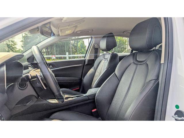 Photo of 2021 Uyuni White Genesis G70