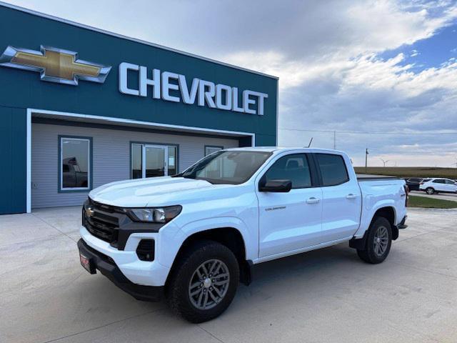 Photo of 2023 Summit White Chevrolet Colorado