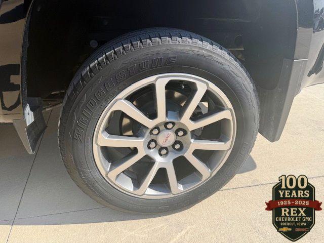 Photo of 2022 Onyx Black GMC Canyon