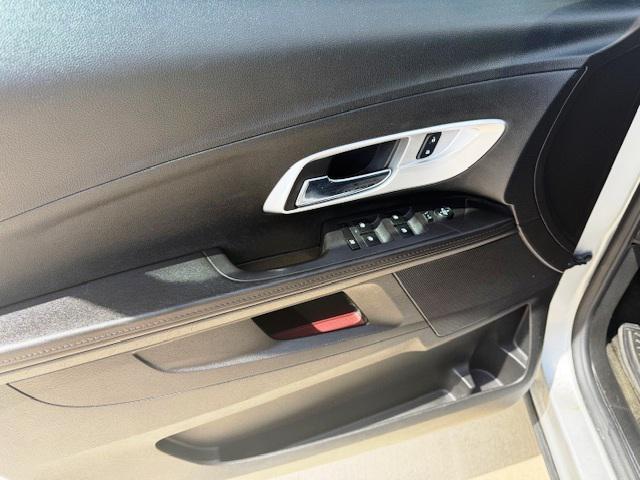 Photo of 2017 Silver Ice Metallic Chevrolet Equinox