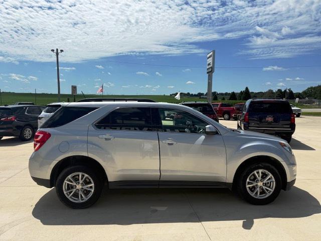 Photo of 2017 Silver Ice Metallic Chevrolet Equinox