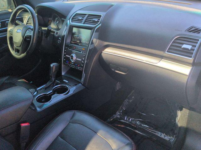 Photo of 2016 MAGNETIC METALLIC Ford Explorer