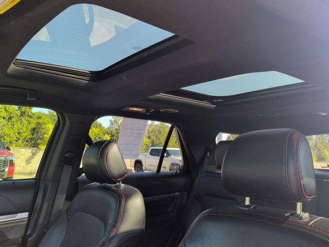 Photo of 2016 MAGNETIC METALLIC Ford Explorer