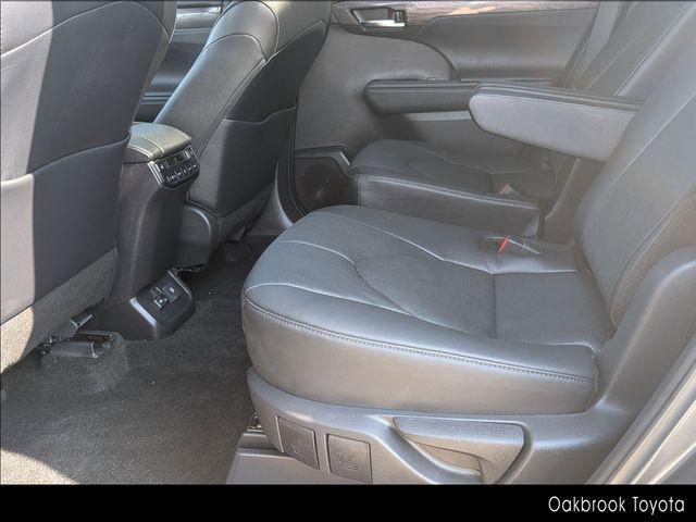 Photo of 2024 Magnetic Gray Metallic Toyota Highlander