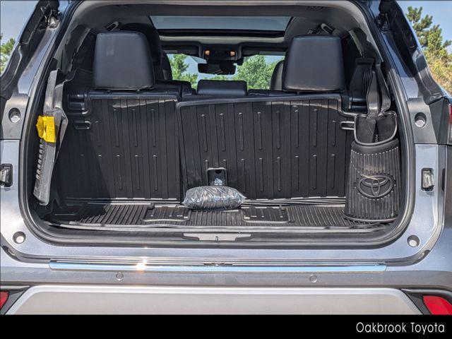 Photo of 2024 Magnetic Gray Metallic Toyota Highlander