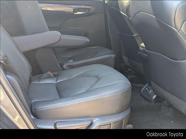 Photo of 2024 Magnetic Gray Metallic Toyota Highlander