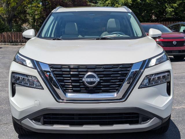 Photo of 2022 White Nissan Rogue