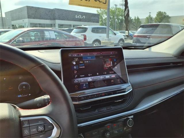 Photo of 2022 Laser Blue Jeep Compass