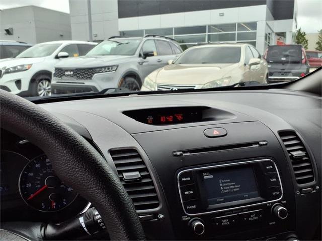 Photo of 2016 Snow White Pearl Kia Forte