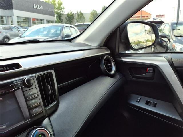 Photo of 2018 Blue Toyota RAV4