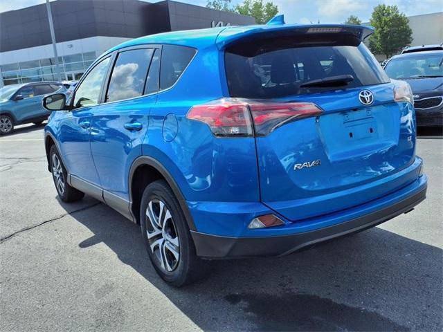 Photo of 2018 Blue Toyota RAV4