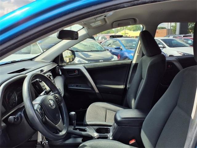 Photo of 2018 Blue Toyota RAV4