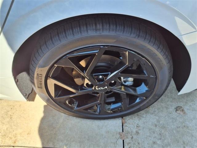 Photo of 2026 Snow White Pearl Kia K5
